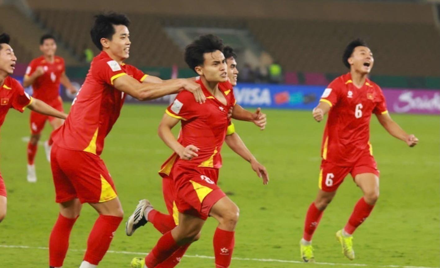 云鼎娱乐登录入口-5-3点胜！3-2绝杀！U23亚洲杯4强诞生2席，中国队若晋级将战越南