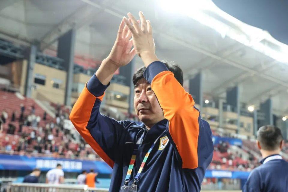 山东泰山或换帅！媒体人：外教来了，韩鹏学习一年后将回归